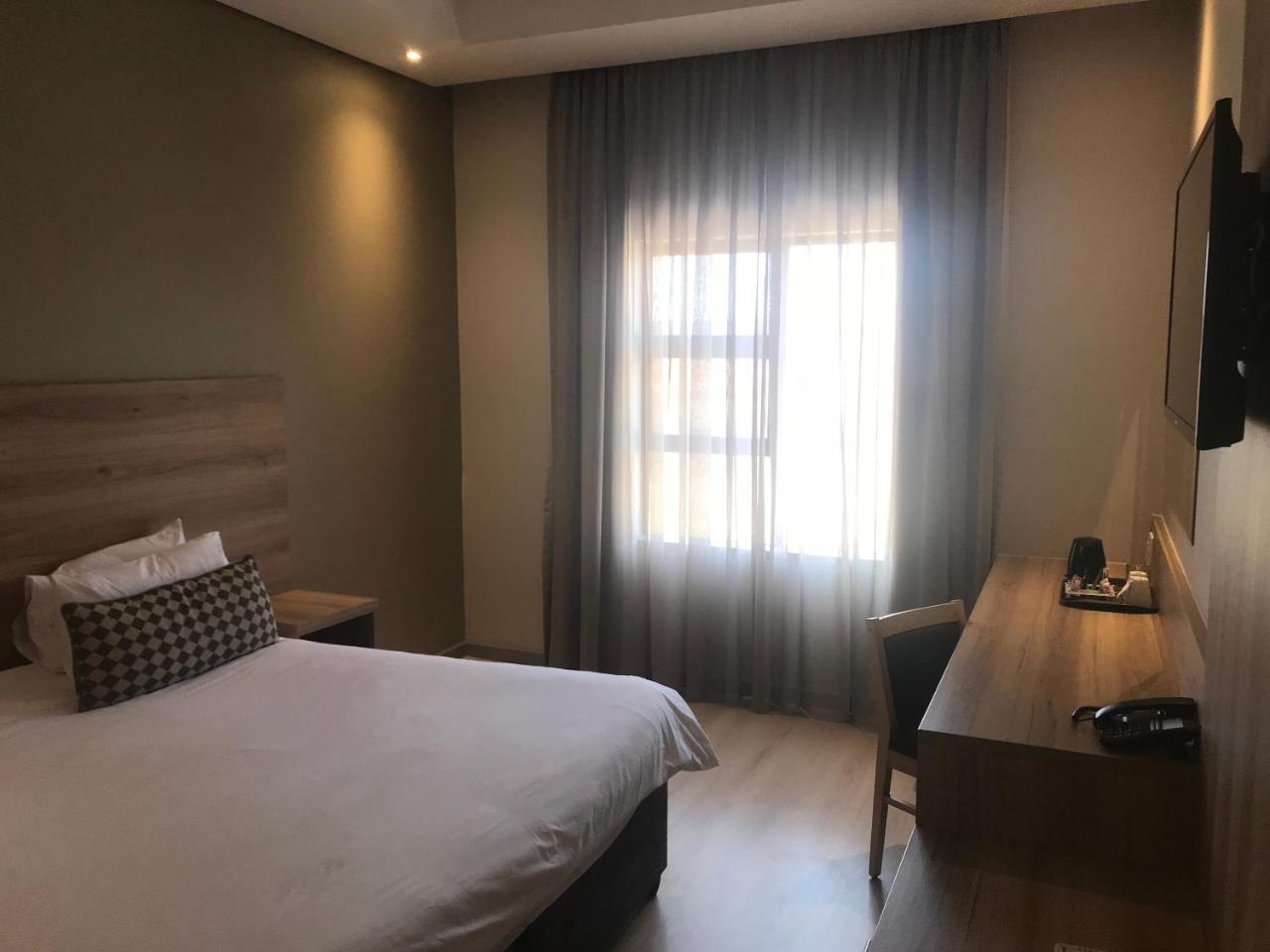 Regal Inn Hotel Midrand Exterior photo